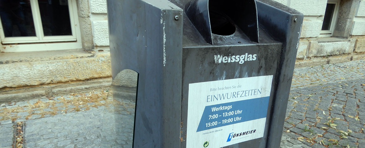 Foto: Ein Unterflurglasammelcontainer in Eisleben
