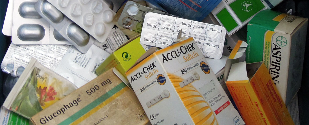 Foto: diverse Rest-Medikamente in einem Sammelbehälter
